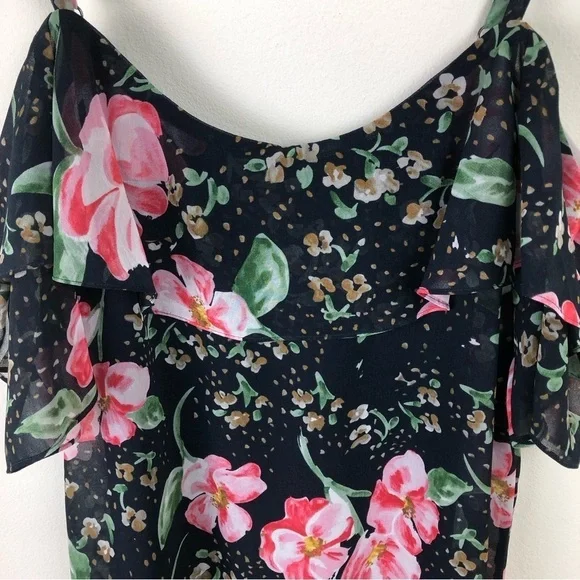 Cabi Floral Cold shoulder top in Fairytale Floral size: M - Picture 9 of 13
